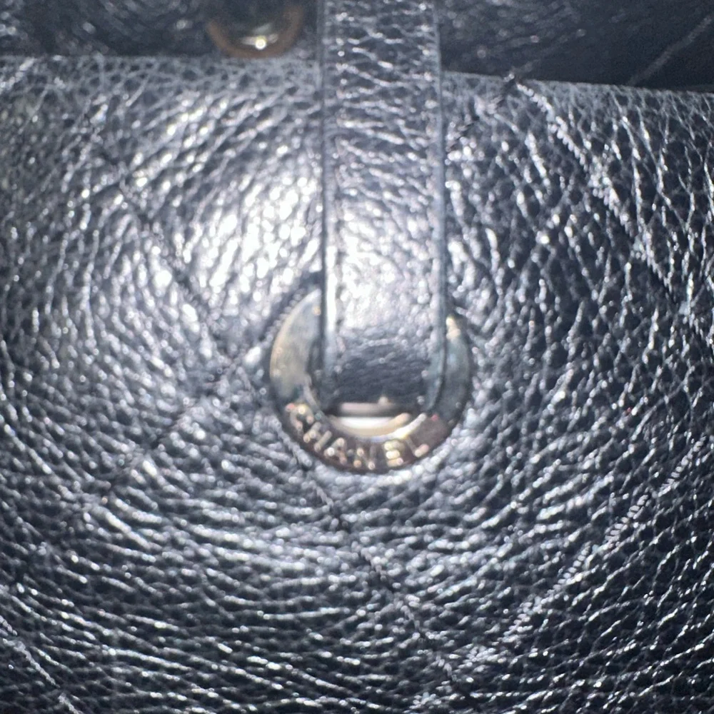 CHANEL On The Road Large Tote - Picture 14 of 15
